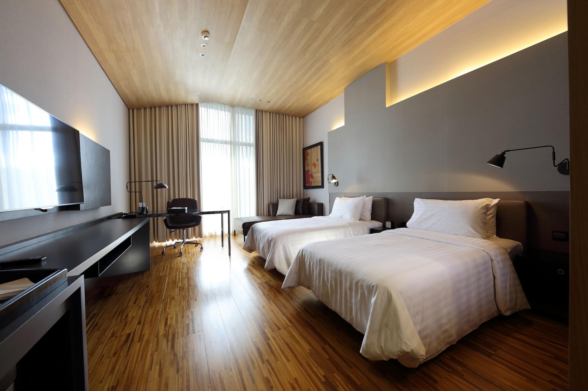 Midori Clark And Casino Hotel