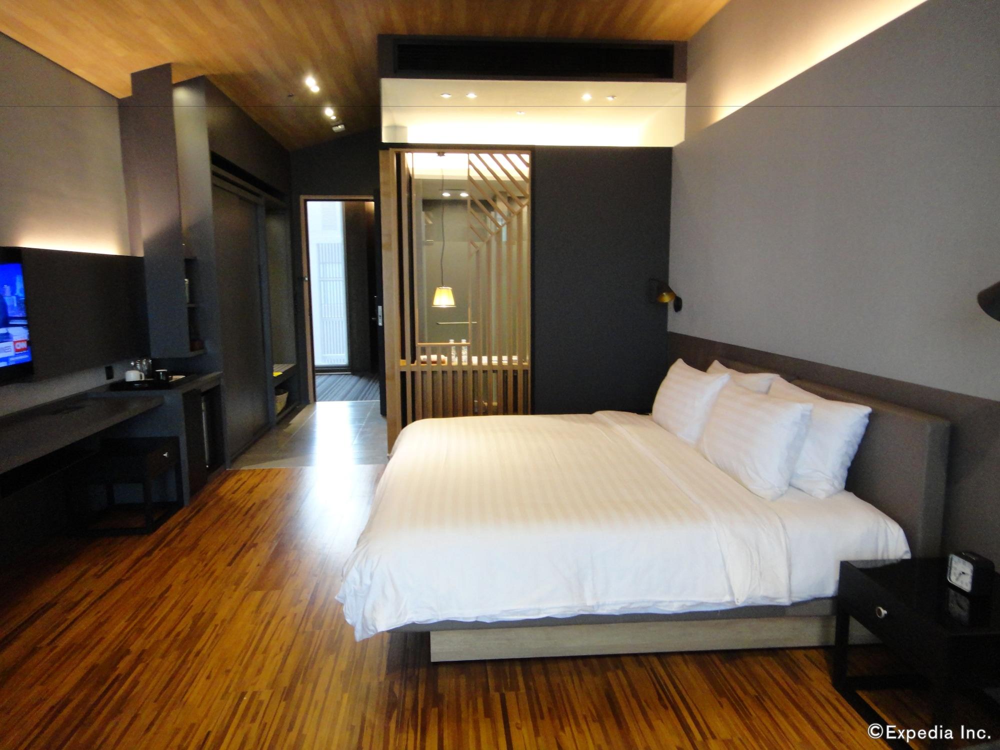 Midori Clark And Casino Hotel