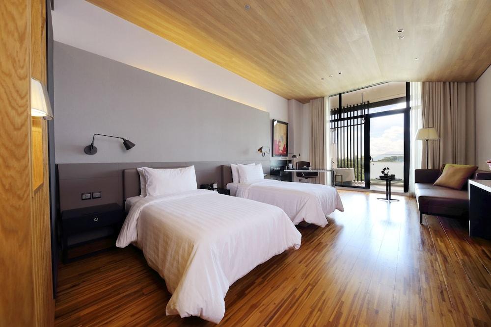 Midori Clark And Casino Hotel 5*